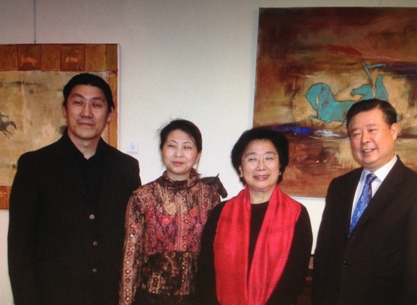 From  right to left,,SE M.Guan, Ambassador of the PopulLar Republic  China (EU)) Me Guan, Me iu Nan and the artist Liu Nan.